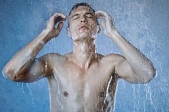 Taking a contrast shower from a man for prostate health