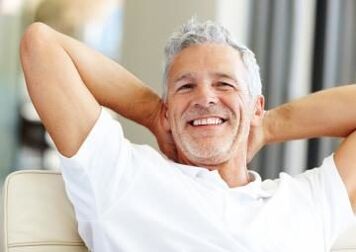 The man has no problems with the prostate thanks to the prevention of prostatitis