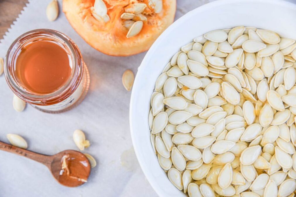 Pumpkin seeds with honey help men cope with prostatitis