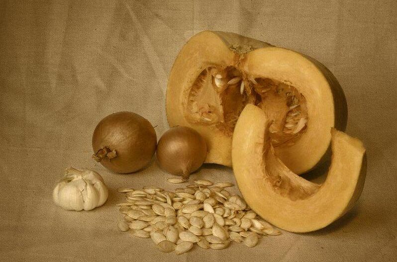 Pumpkin seeds are one of the most effective folk remedies for treating prostatitis in men.